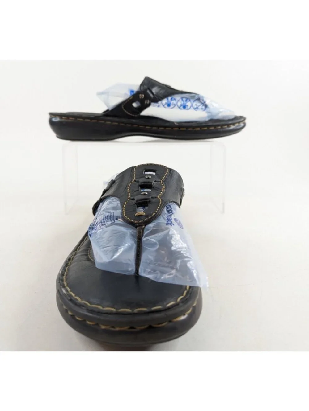 Born Sandal Women’s Size 10 Black Leather Flip Flops Thong Comfort Beachy - Picture 2 of 10